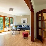 Hébergement de vacances Karbach Mit Gartensauna Und Hot Tub, Eingezaeunter Garten, 4-10 Personen Mayen
