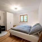 Karbach Mit Gartensauna Und Hot Tub, Eingezaeunter Garten, 4-10 Personen *