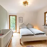 Karbach Mit Gartensauna Und Hot Tub, Eingezaeunter Garten, 4-10 Personen Dom wakacyjny *
