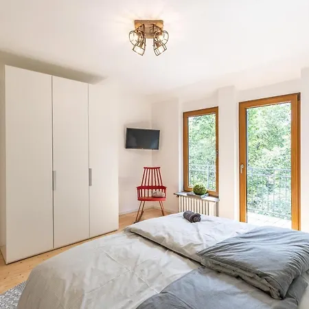 Karbach Mit Gartensauna Und Hot Tub, Eingezaeunter Garten, 4-10 Personen Tatil Evi